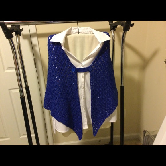 Hand crochet Shawl w/attachment - Picture 2 of 6